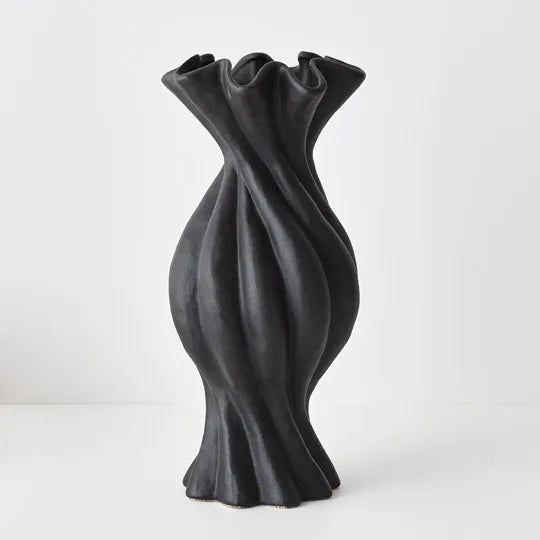 Gustel Twist Vase Black Collection