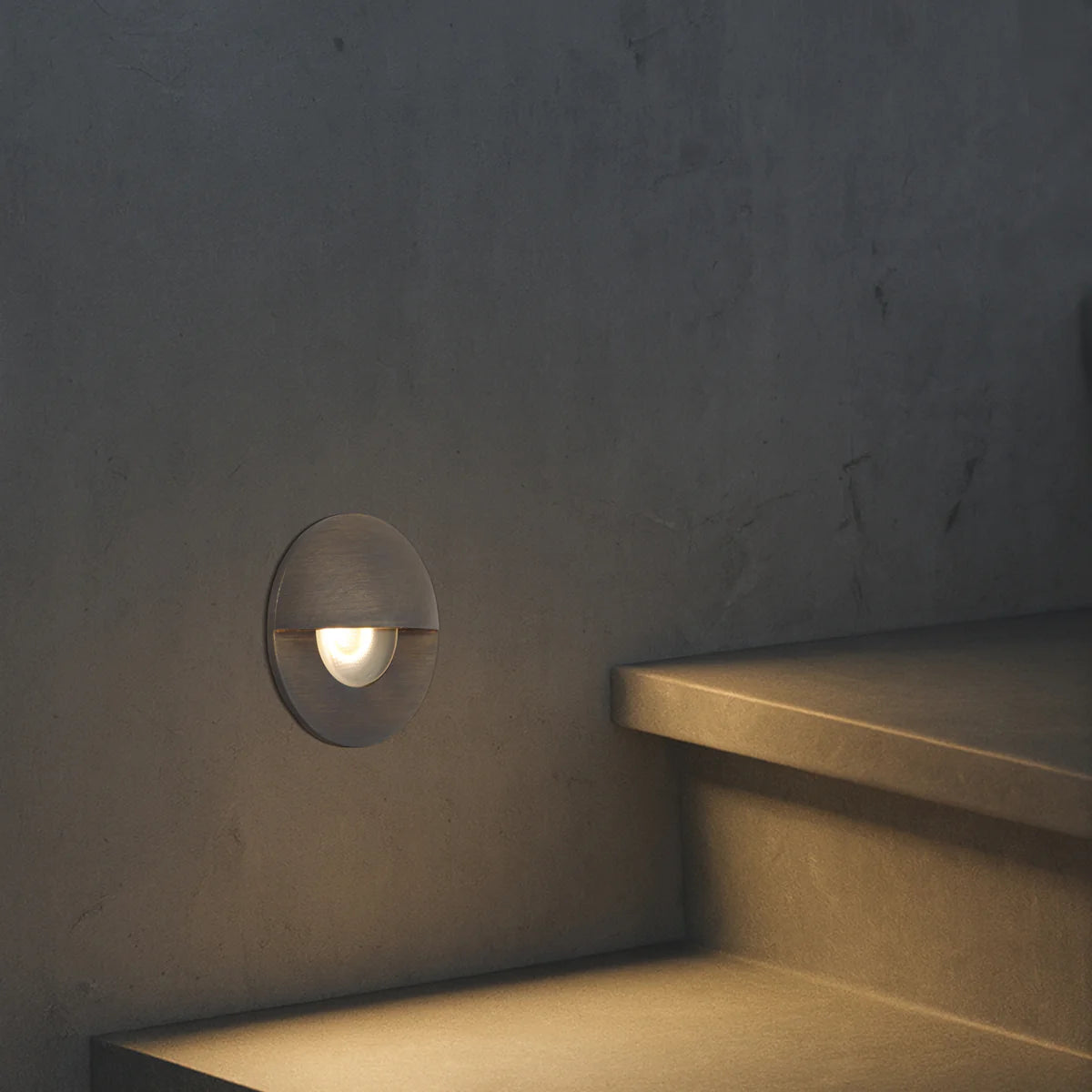 Halon Brass Step Light 24v