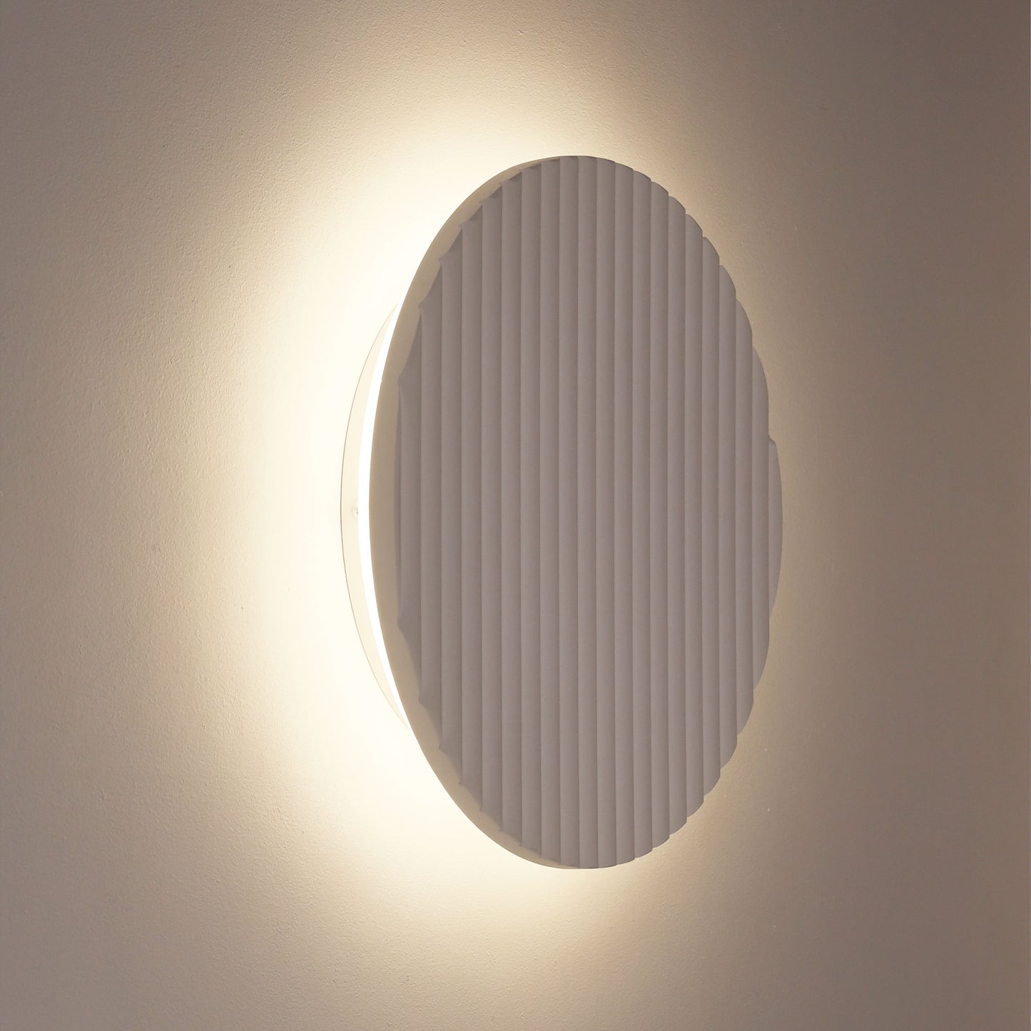 DOT.25 Scalloped Plaster Wall Light